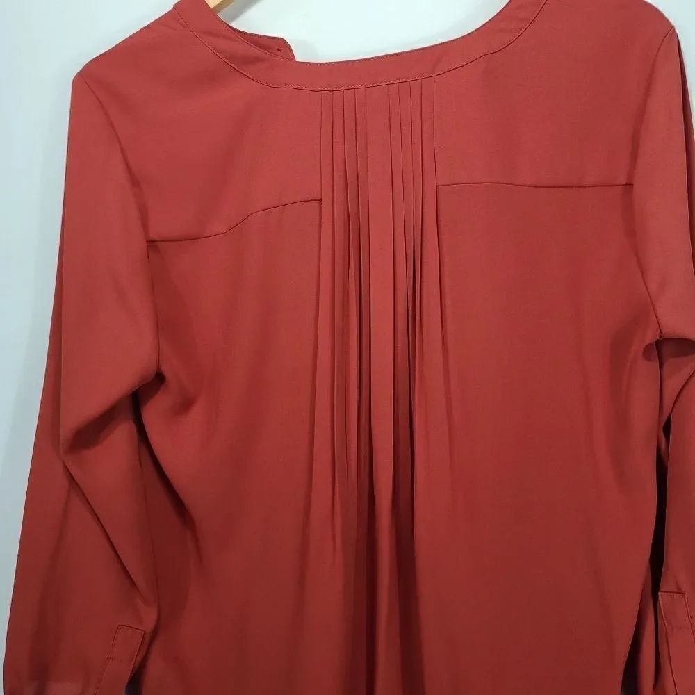 JM Collection Rivet Pleated-Back Blouse - Picture 10 of 12